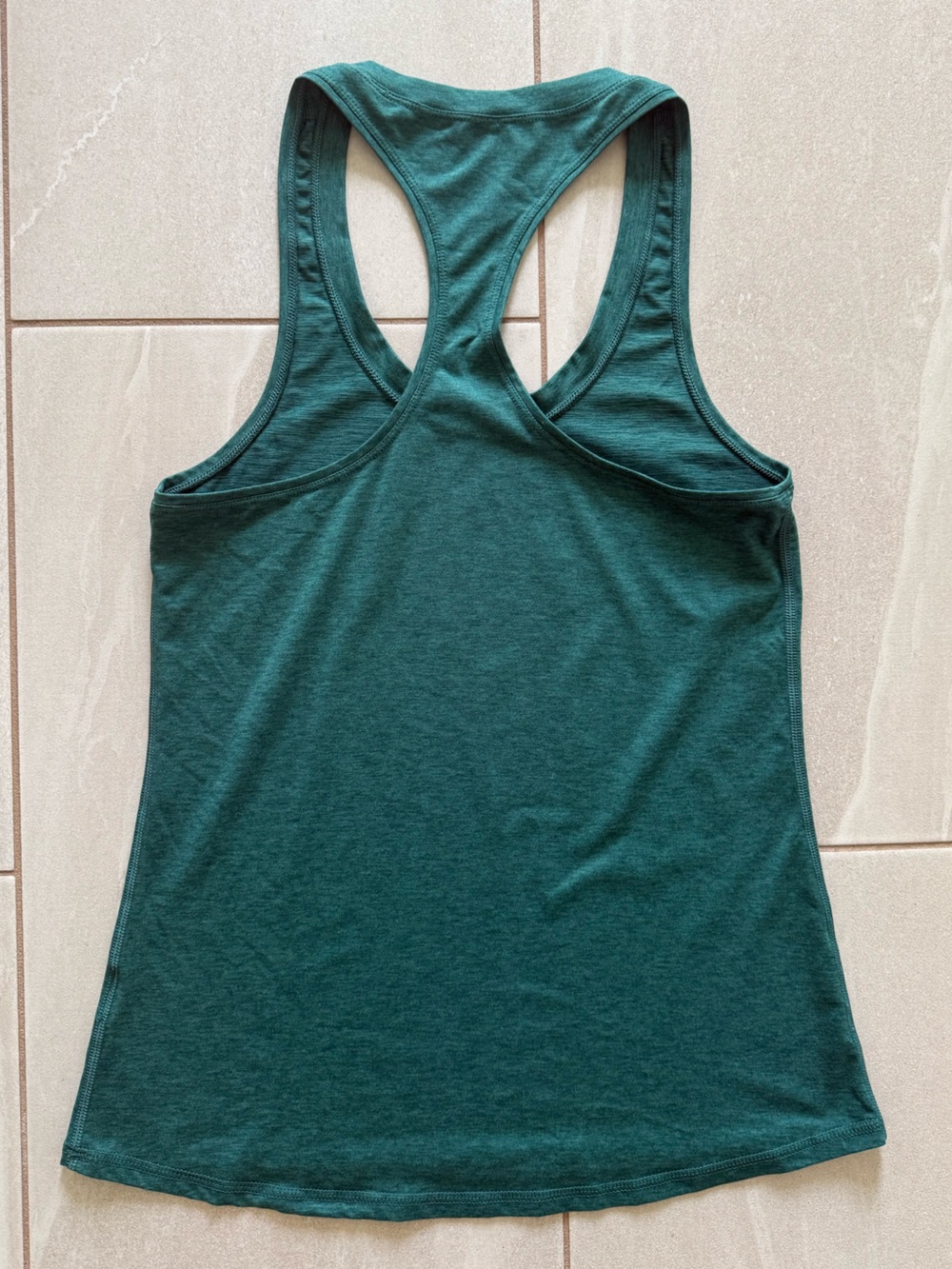 Vuori Women’s Green Heather Racerback Tank Top XS Athletic Yoga Running (no tag) - Picture 4 of 10